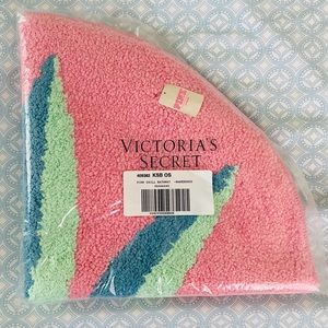 vs pink bath mat